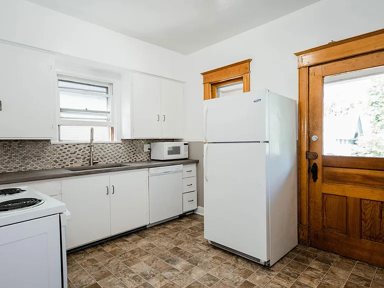 1634 W Pacific Ave — Photo 9