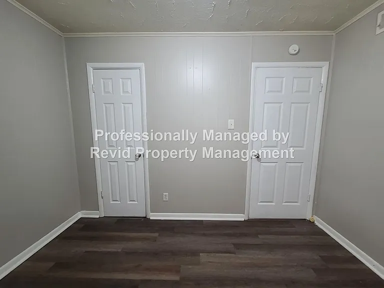 744 Lester St — Photo 19