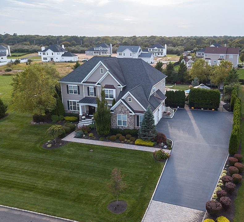 1st image of 116 Canterbury Dr