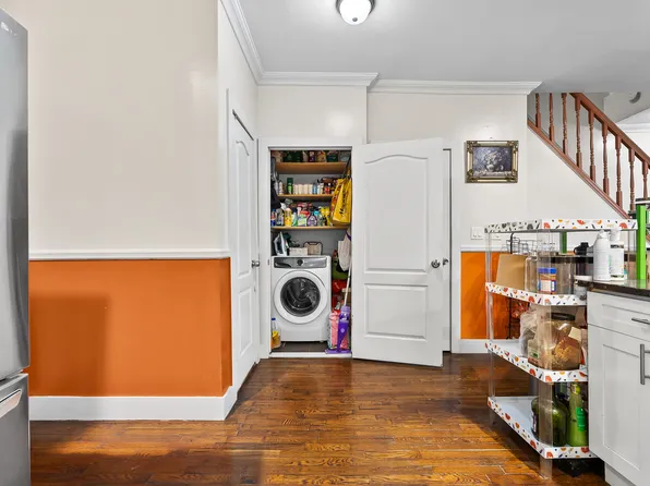 1048 East 94th Street image 8 of 23