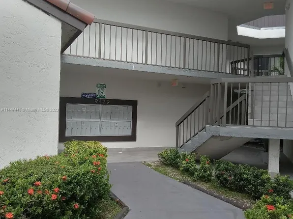 9429 Fontainebleau Blvd APT 204, Miami, FL 33172