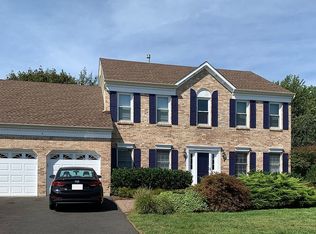 5 Eleanor Dr, Kendall Park, NJ 08824