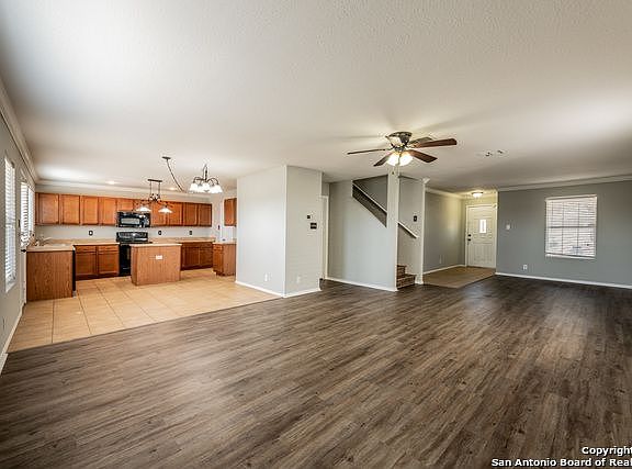 3rd image of 7906 Oakwood Pnes