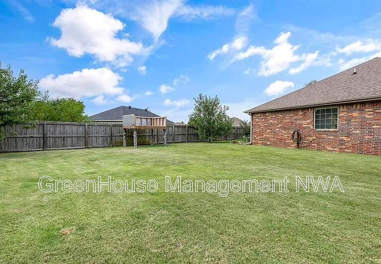 307 Blair Cir — Photo 24
