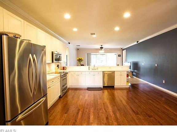 4th image of 11122 Lakeland Cir