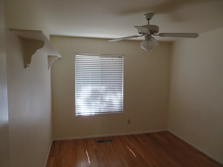 886 Stonehaven Dr — Photo 20