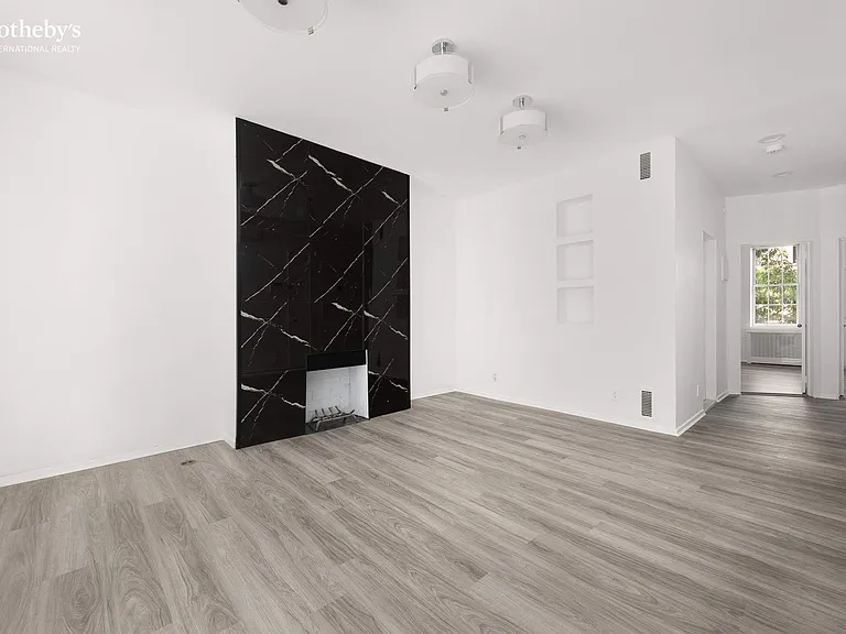 426 W 22nd St #2 — Photo 10