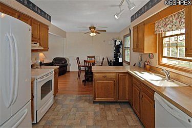 5th image of 9517 Charney Cir