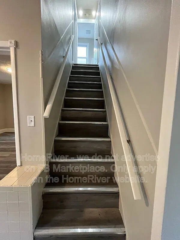 2 bed, 1.0 bath, 1404 sqft, $1,250 — Photo 3