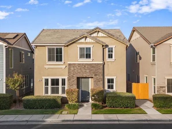 4428 W Pinsapo Dr, Fresno, CA 93722