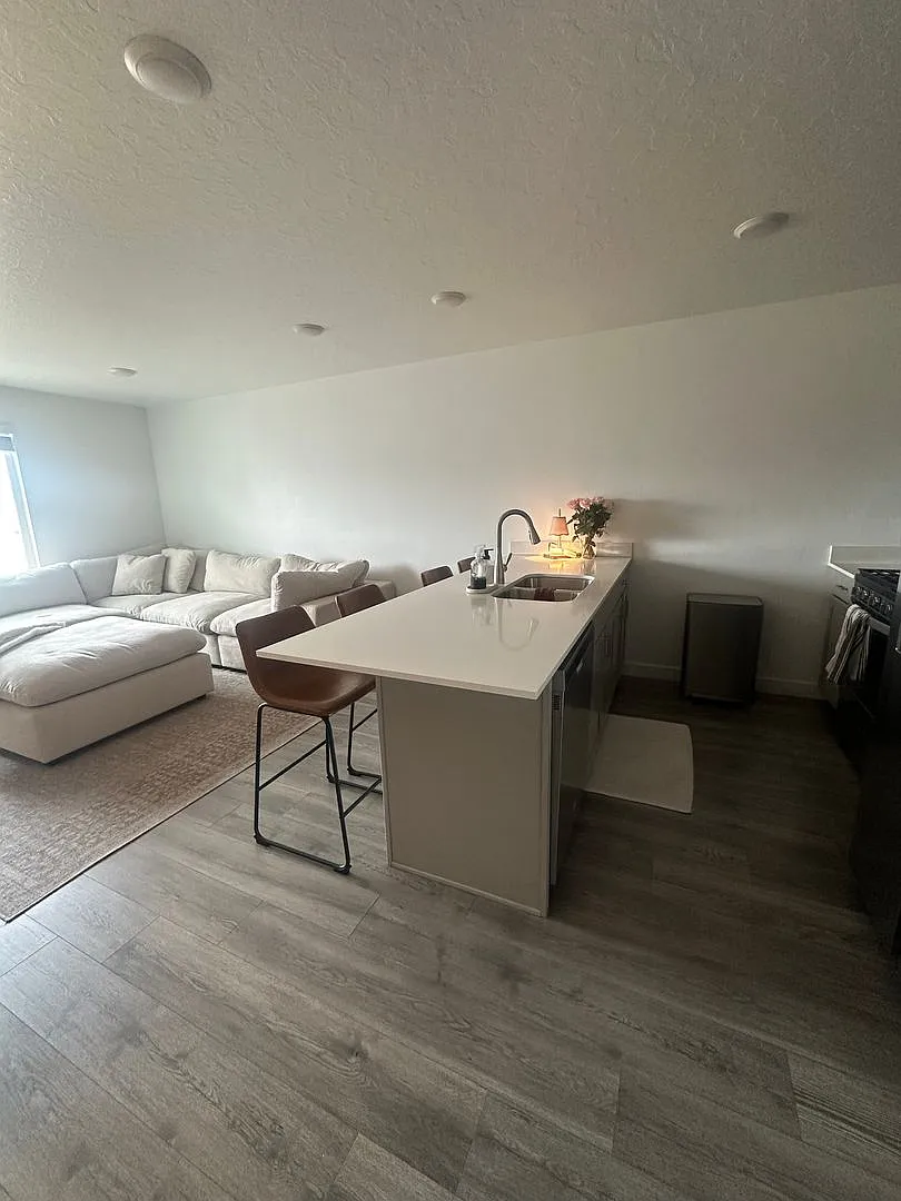 Gorgeous Townhome! — Photo 4