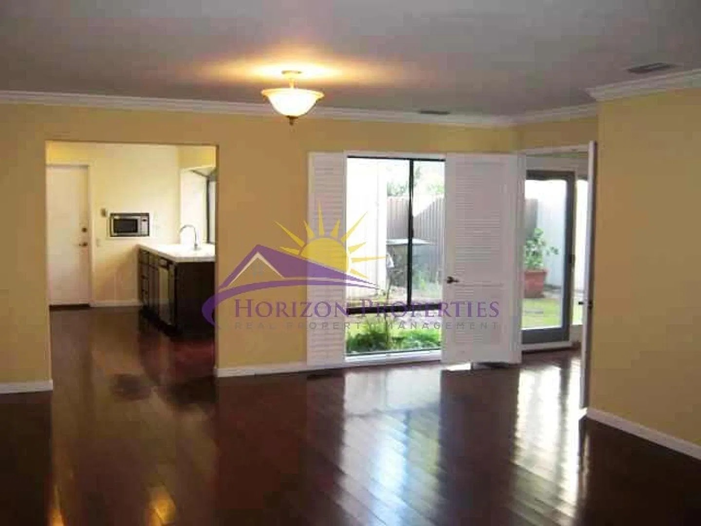 Spacious 2 Bed 2.5 Bath 1,748 sqft Campus Commons Home — Photo 4