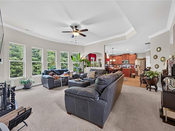 5th image of 1387 Pebble Ridge Dr