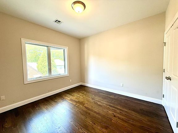 5th image of 345 Ross Ave #2