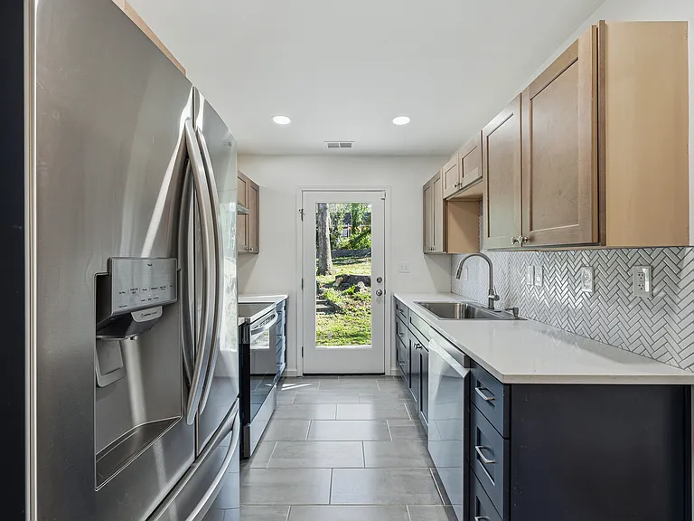 2583 Joyce Ave — Photo 2