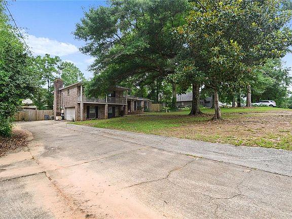 3rd image of 9913 Alderway St