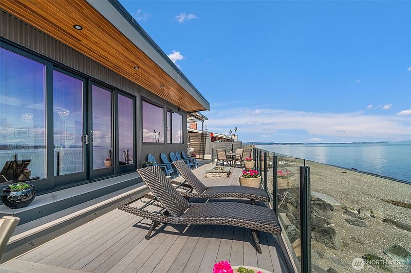 4th image of 2963 Tillicum Beach Drive