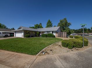 1695 Canter Ct, Redding, CA 96002