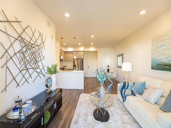 3rd image of 138 Balbach St #4054333