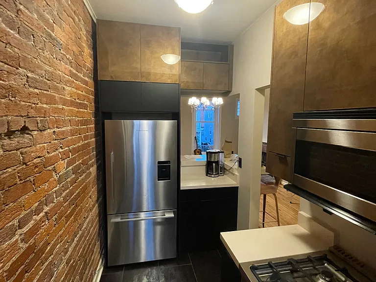 424 11th St NE #202 — Photo 9