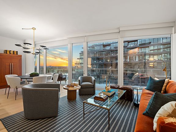 5th image of 601 Wharf St SW Unit 806