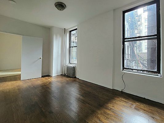 1st image of 130 E 4th St APT 1
