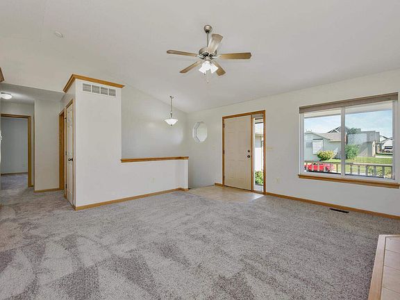 4th image of 611 Country Lane Dr