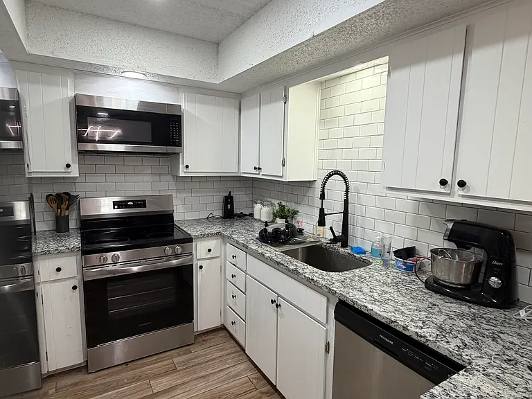 7002 NW 90th St — Photo 21