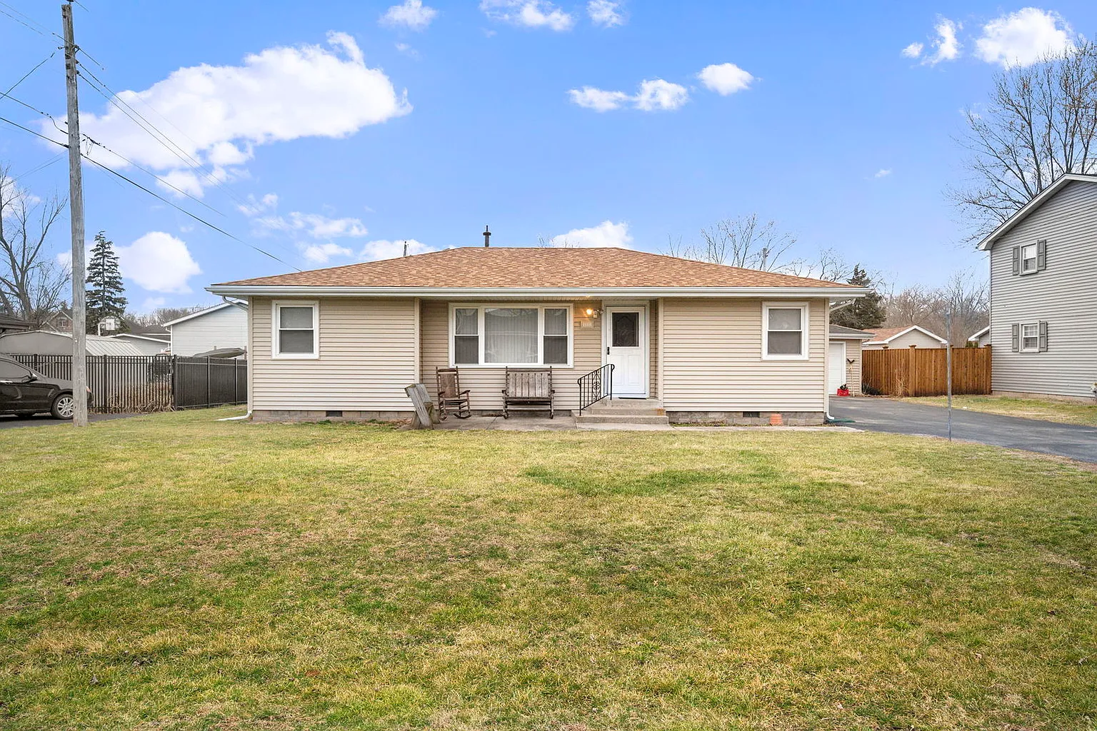 1108 Park Dr photo 1