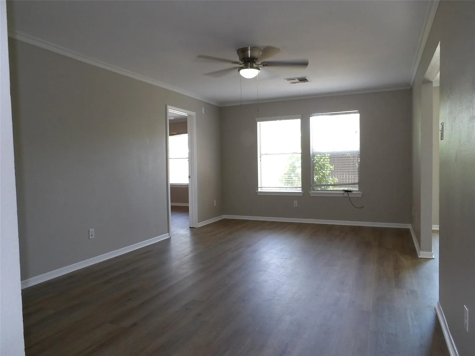3 bed, 2.0 bath, 1072 sqft, $1,700 — Photo 4