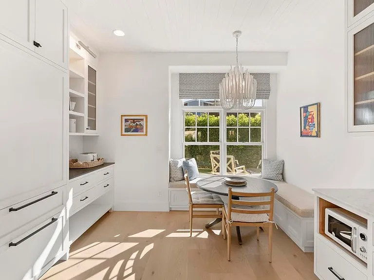 210 Estrella St — Photo 4