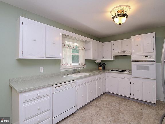 3rd image of 219 Mount Pleasant Blvd