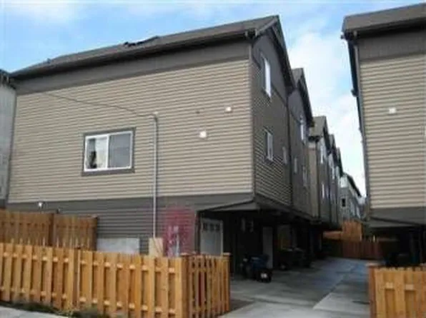 2122 N 112th St APT A, Seattle, WA 98133