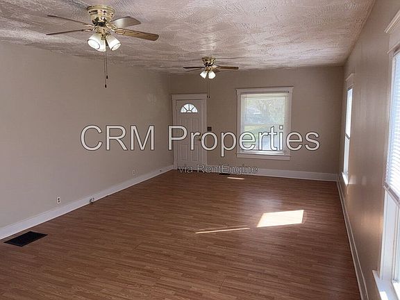 4th image of 1005 N Indiana Ave