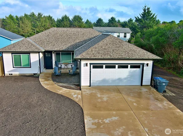 354 Sand Dune Avenue NW, Ocean Shores, WA 98569