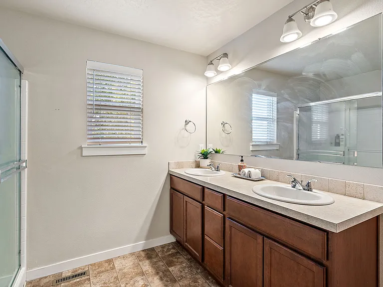 663 W Archerfield St — Photo 21