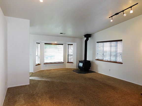 2nd image of 415 N Fairfield Ave