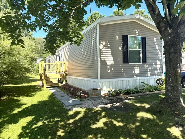 13 Holly Hill Dr, Freedom, PA 15042