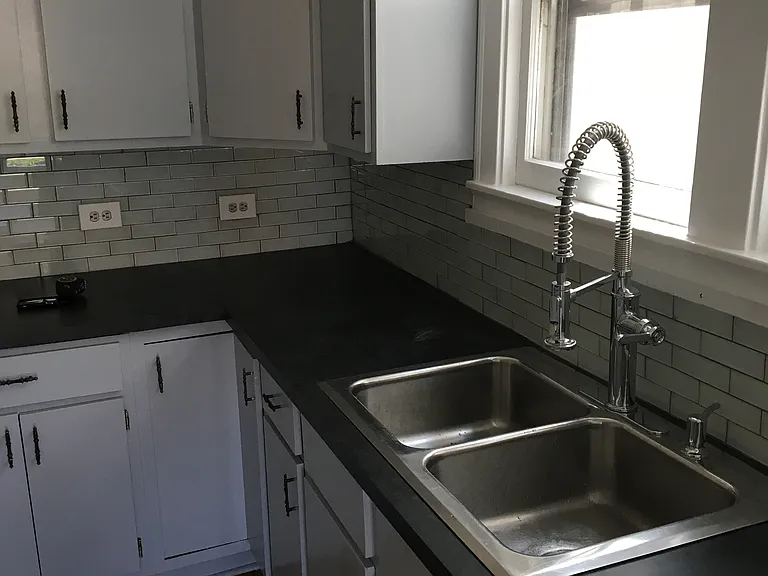 1820 W Fletcher St #1 — Photo 6