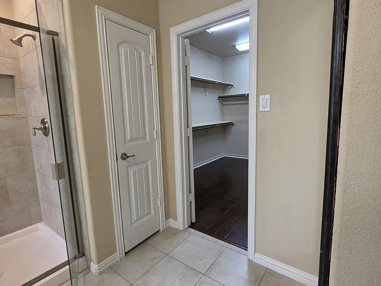 430 Brookdale Dr — Photo 1