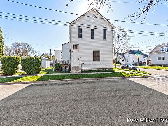 3rd image of 741 3rd St NW