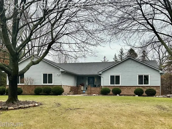 10696 Parker Ct, South Lyon, MI 48178