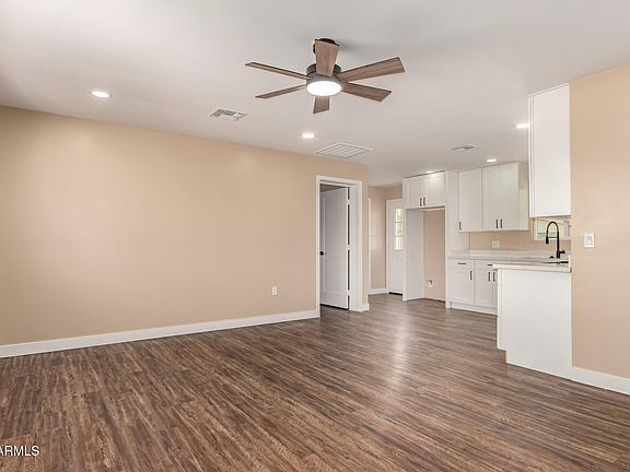 4th image of 2540 E HARTFORD Avenue