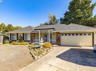 667 Rose Valley Ct, Central Pt, OR 97502