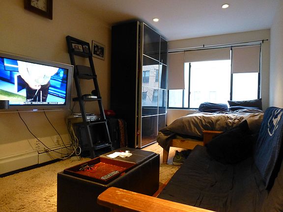 3rd image of 530 W 47th St APT 3D