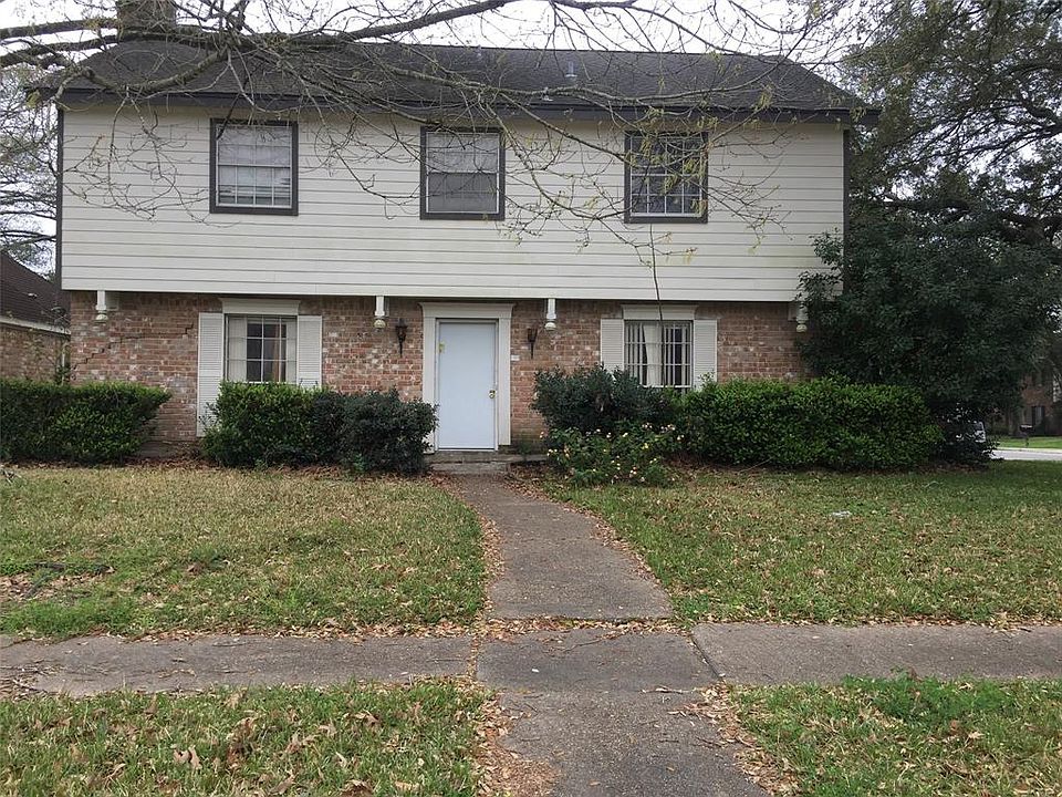 1st image of 3102 Hollow Cir
