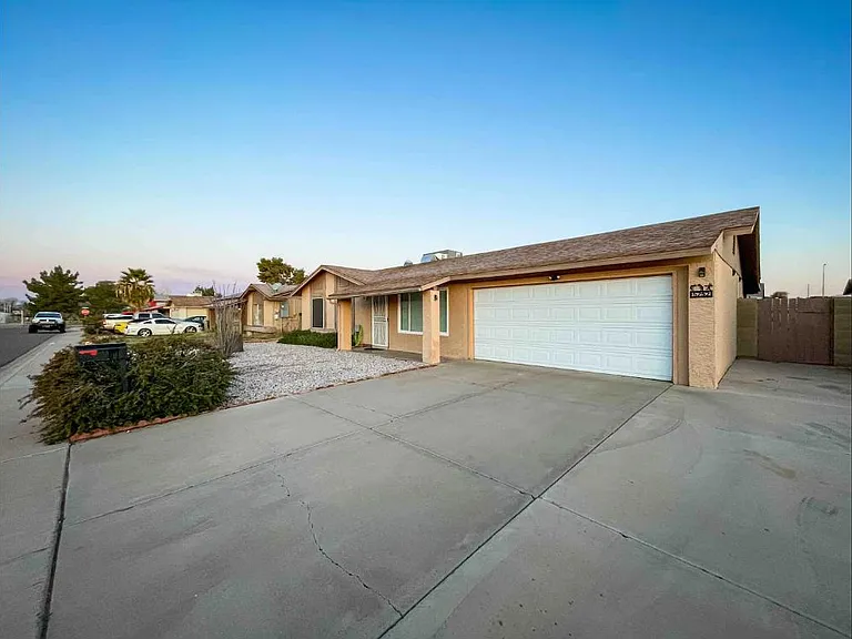 5252 W Lupine Ave — Photo 10