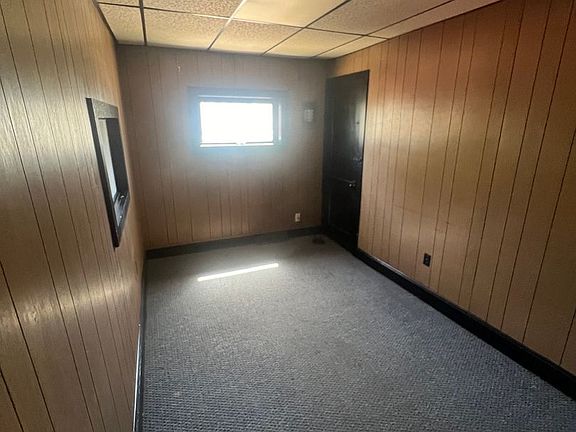 3rd image of 3140 Elmwood Ave