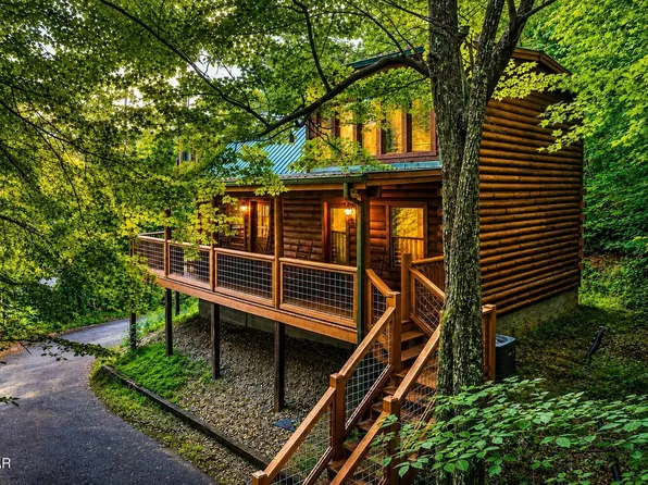 1908 Rhododendron Ln, Sevierville, TN 37876