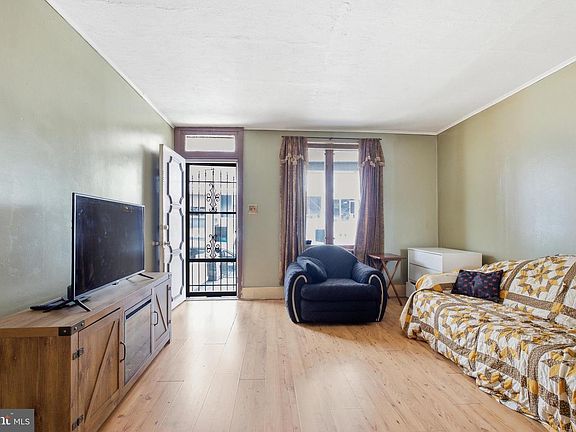 5th image of 1222 Mulberry St